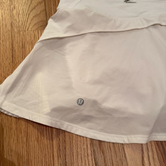 Lululemon Play Off The Pleats Tennis Skirt in White, Size 8 - Picture 4 of 7